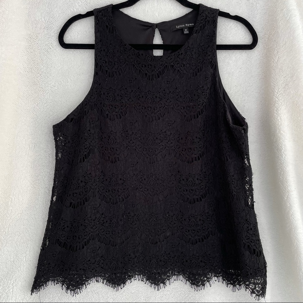 Lynn Ryan top size M